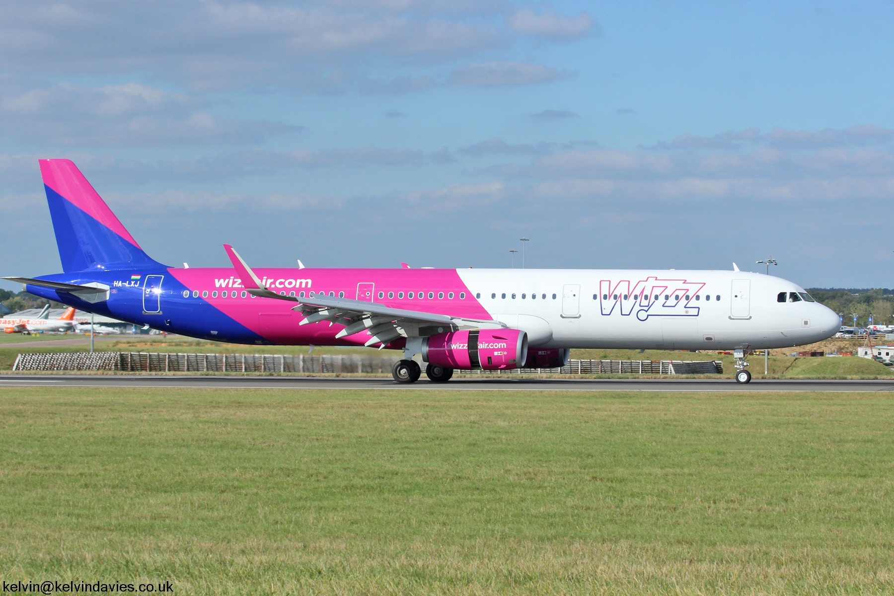 Wizz Air A321 HA-LXJ