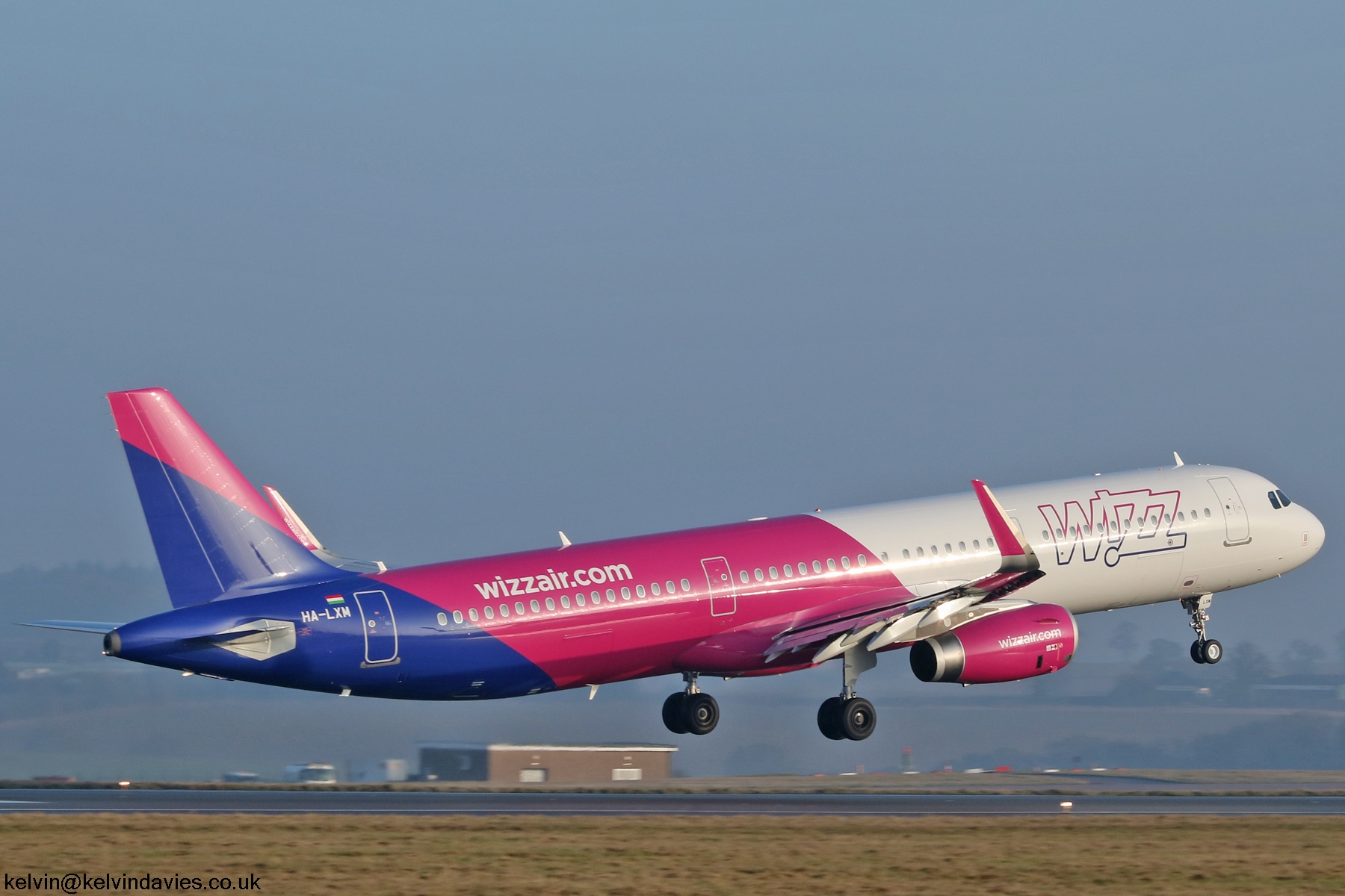 Wizz Air A321 HA-LXM