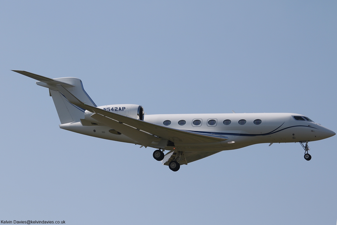 Clay Lacy Aviation Inc GVII-G500 N542AP