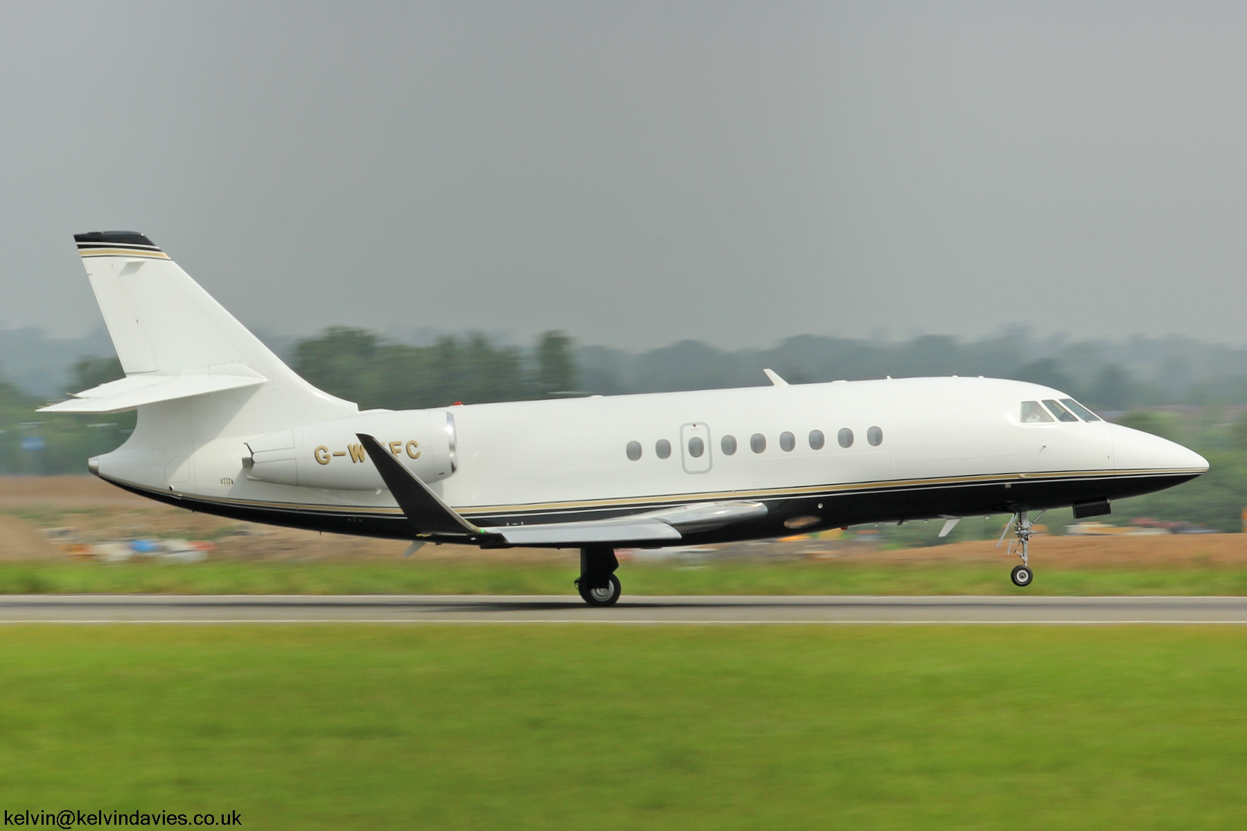 London Exec Aviation Falcon 2000LX G- WWFC