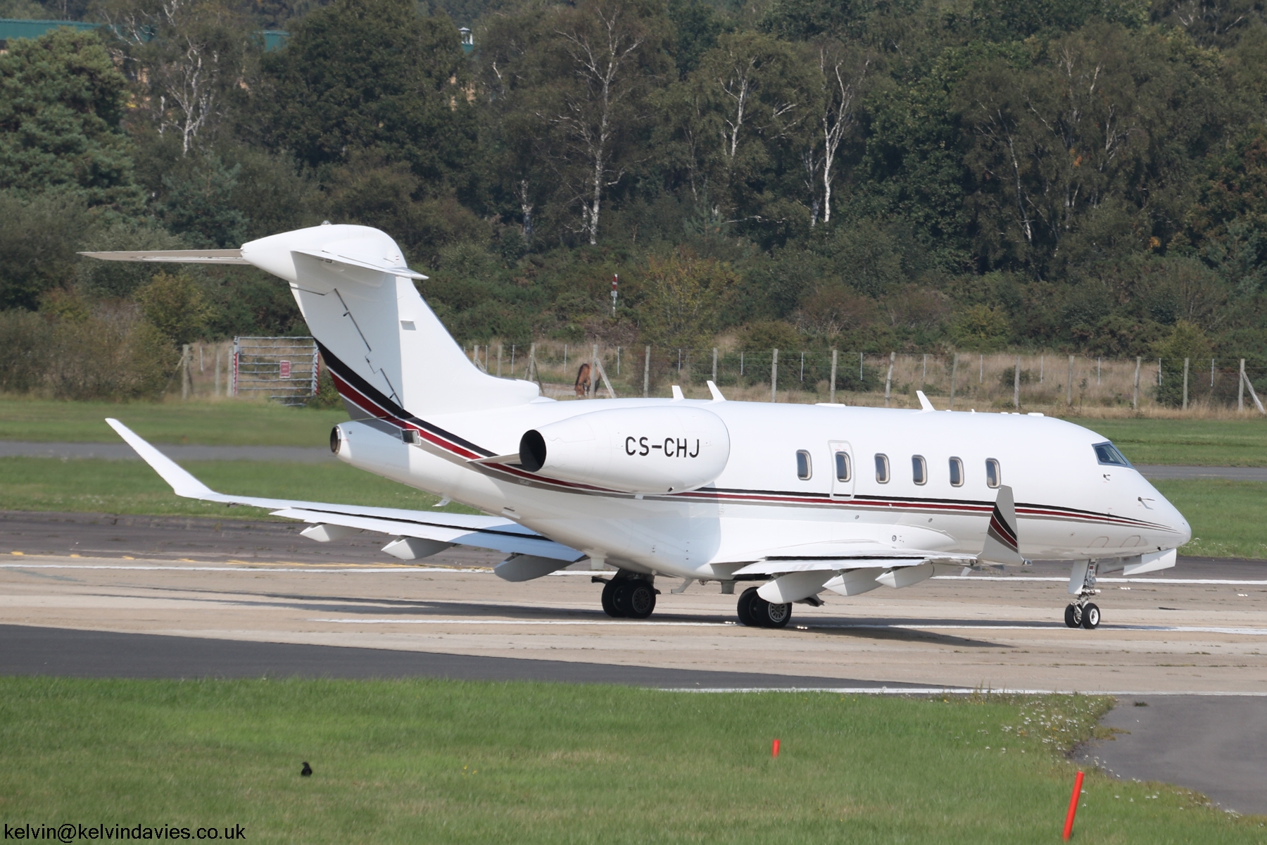 NetJets Europe Challenger 350 CS-CHJ