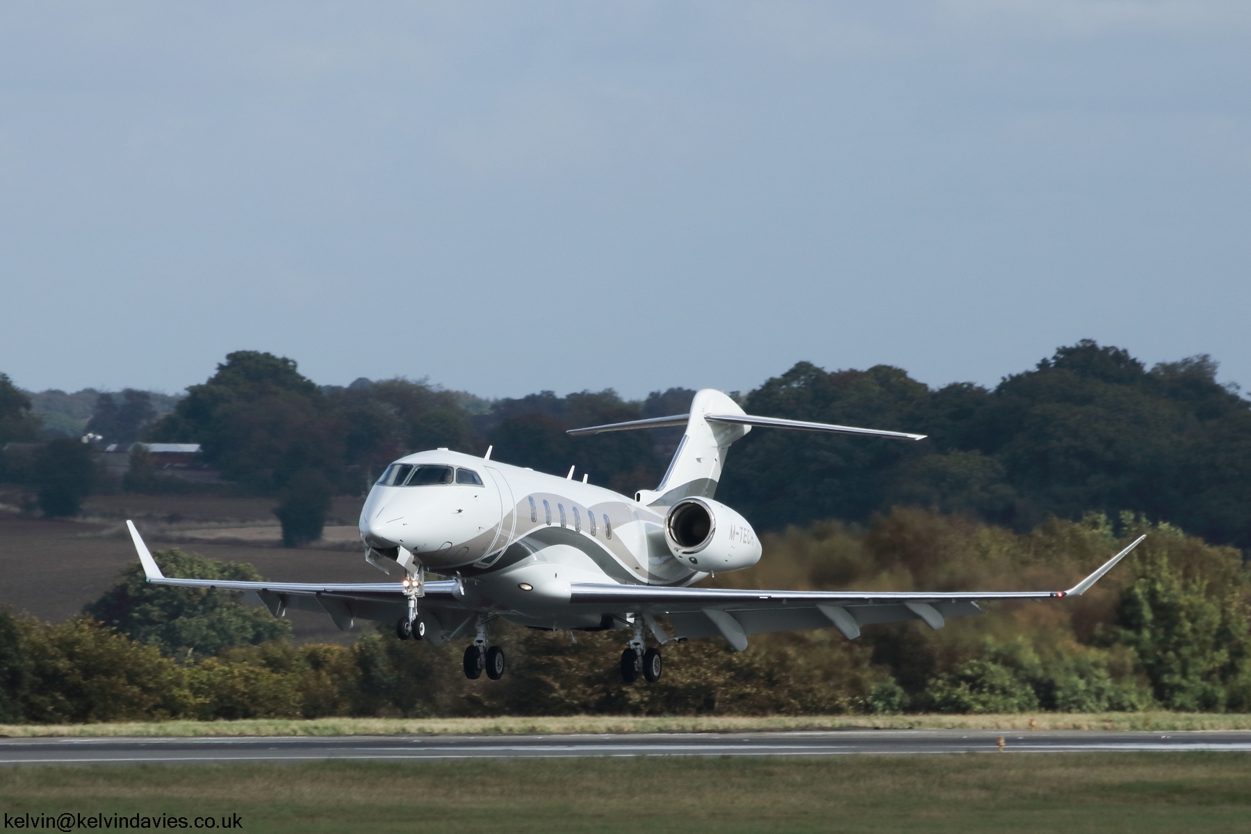 Playtech Challenger 350 M-TECH
