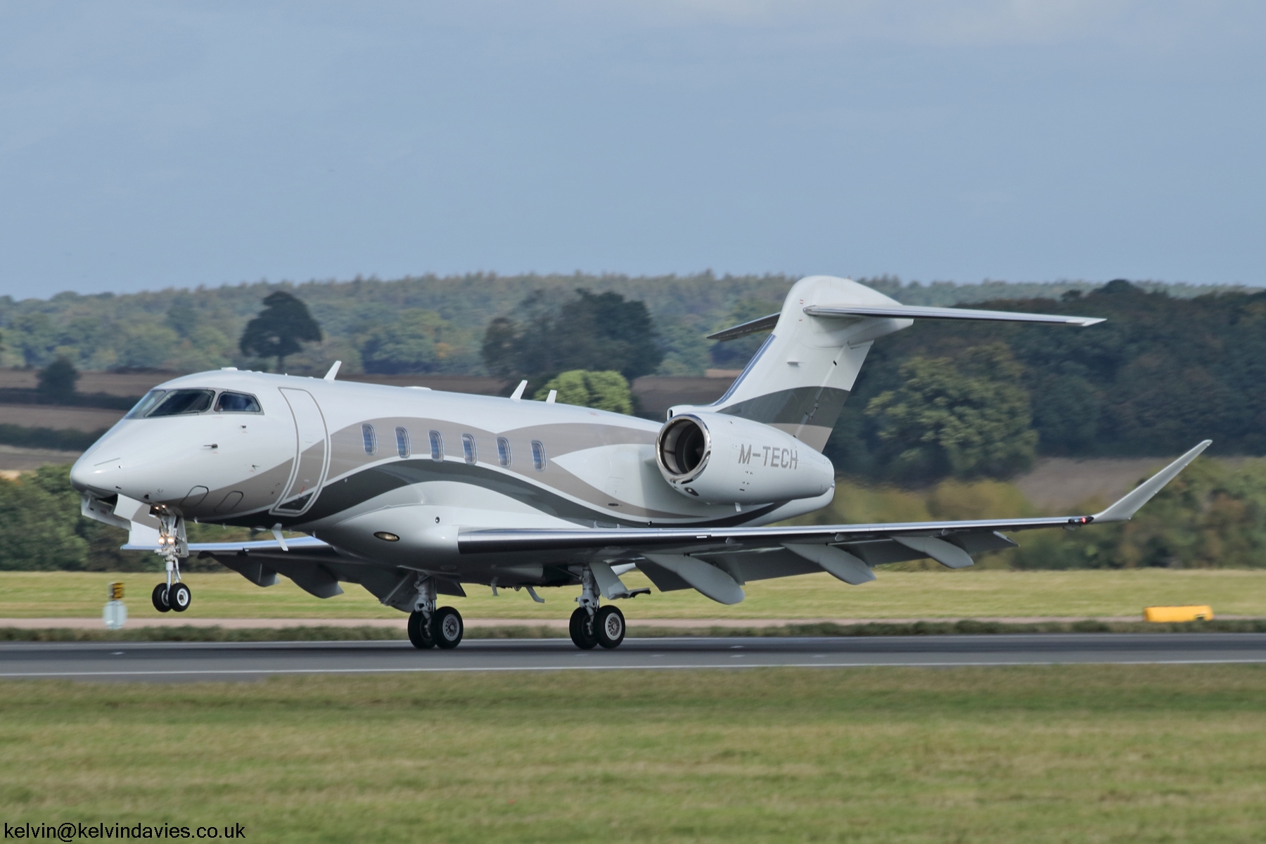 Playtech Challenger 350 M-TECH