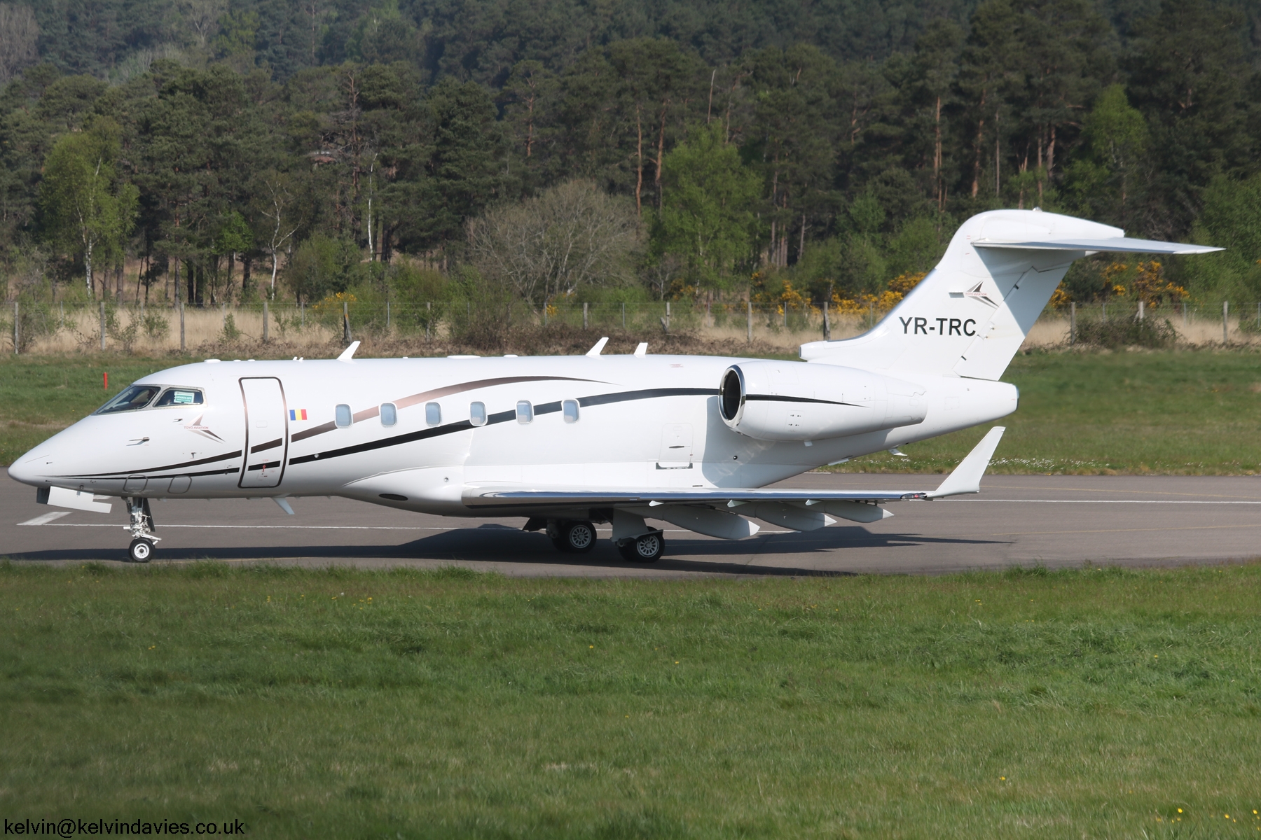 Toyo Aviation Challenger 300 YR-TRC