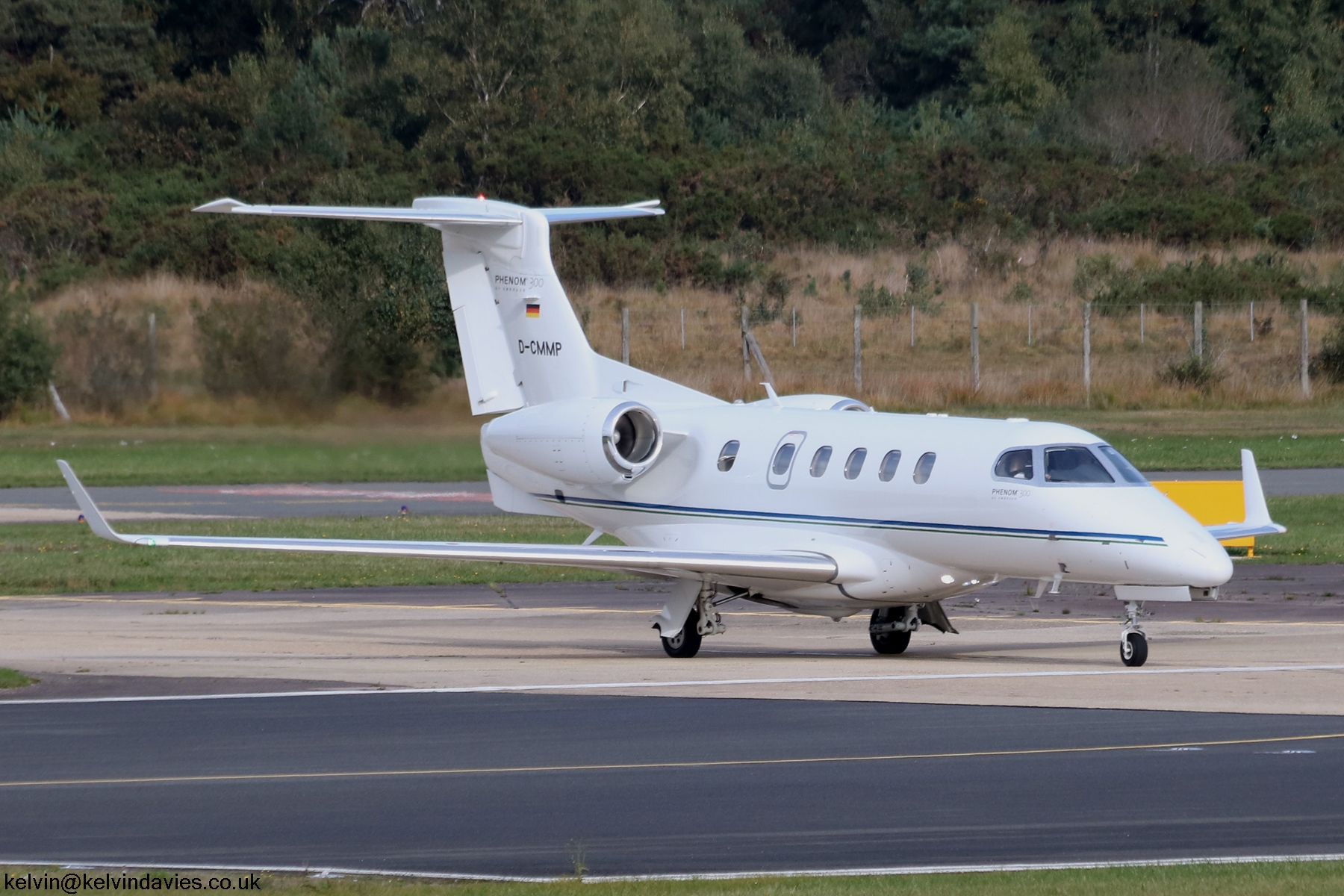 PAD Aviation Service Phenom 300 D-CMMP