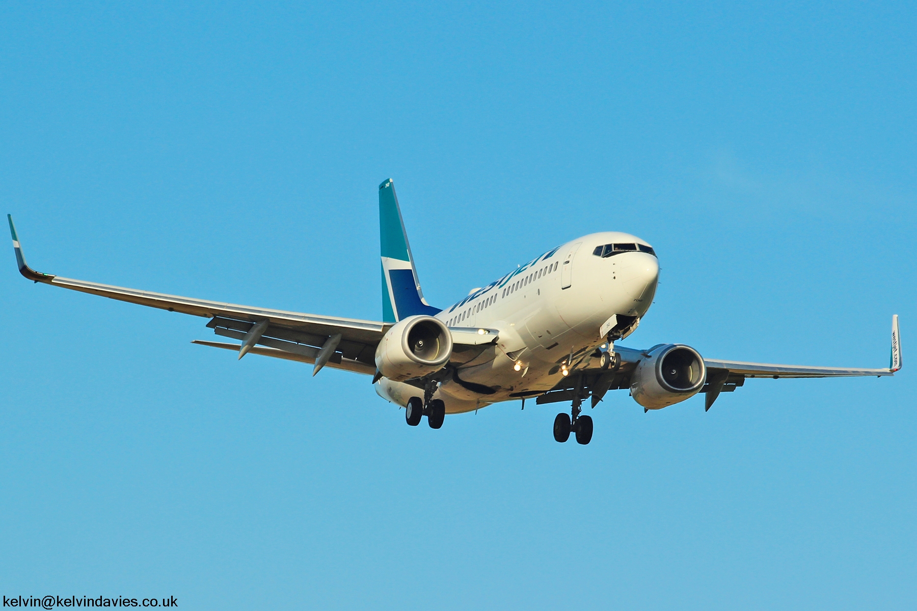 WestJet 737 C-GWJG