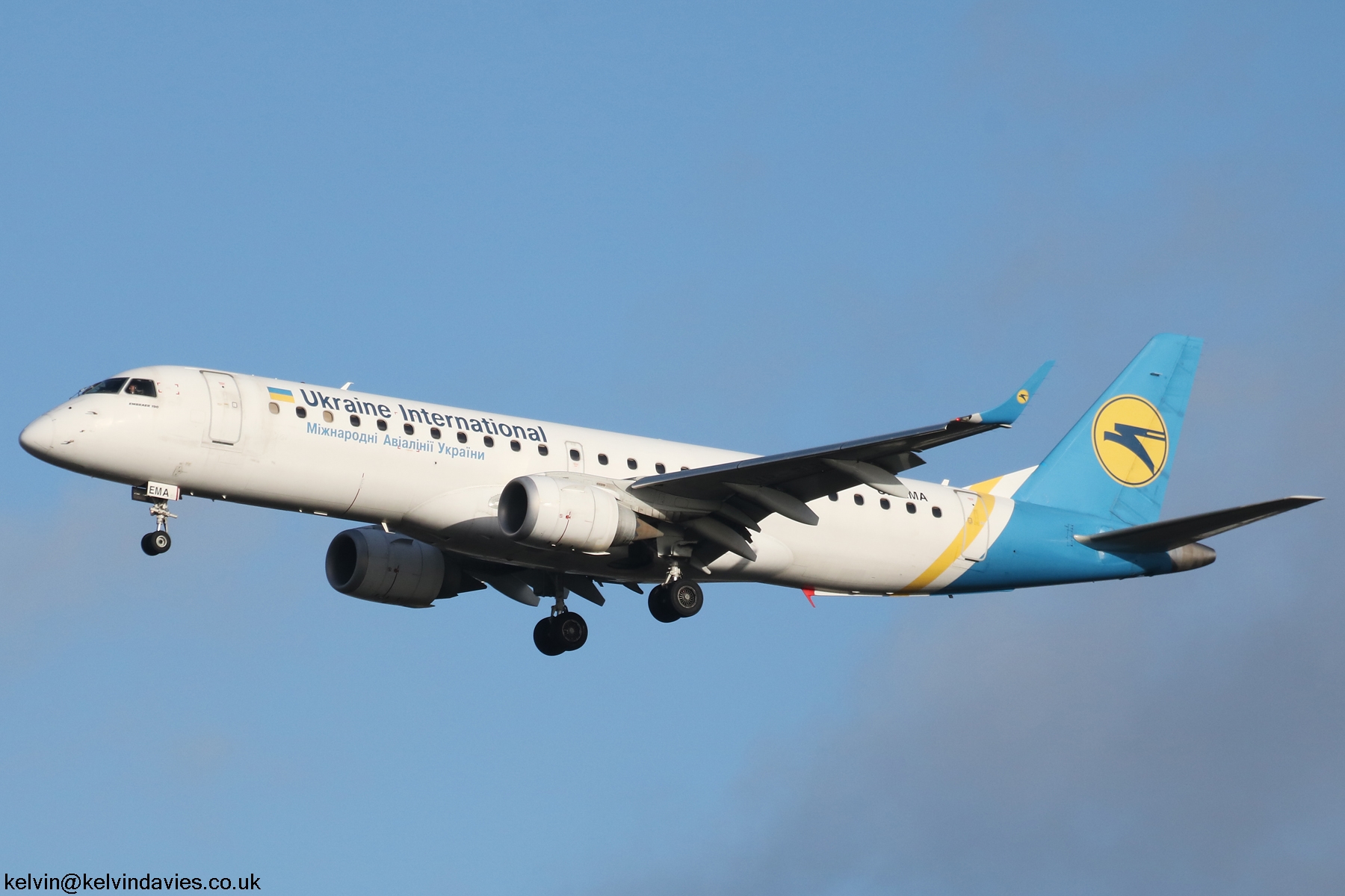 Ukraine International EMB-190 UR-EMA