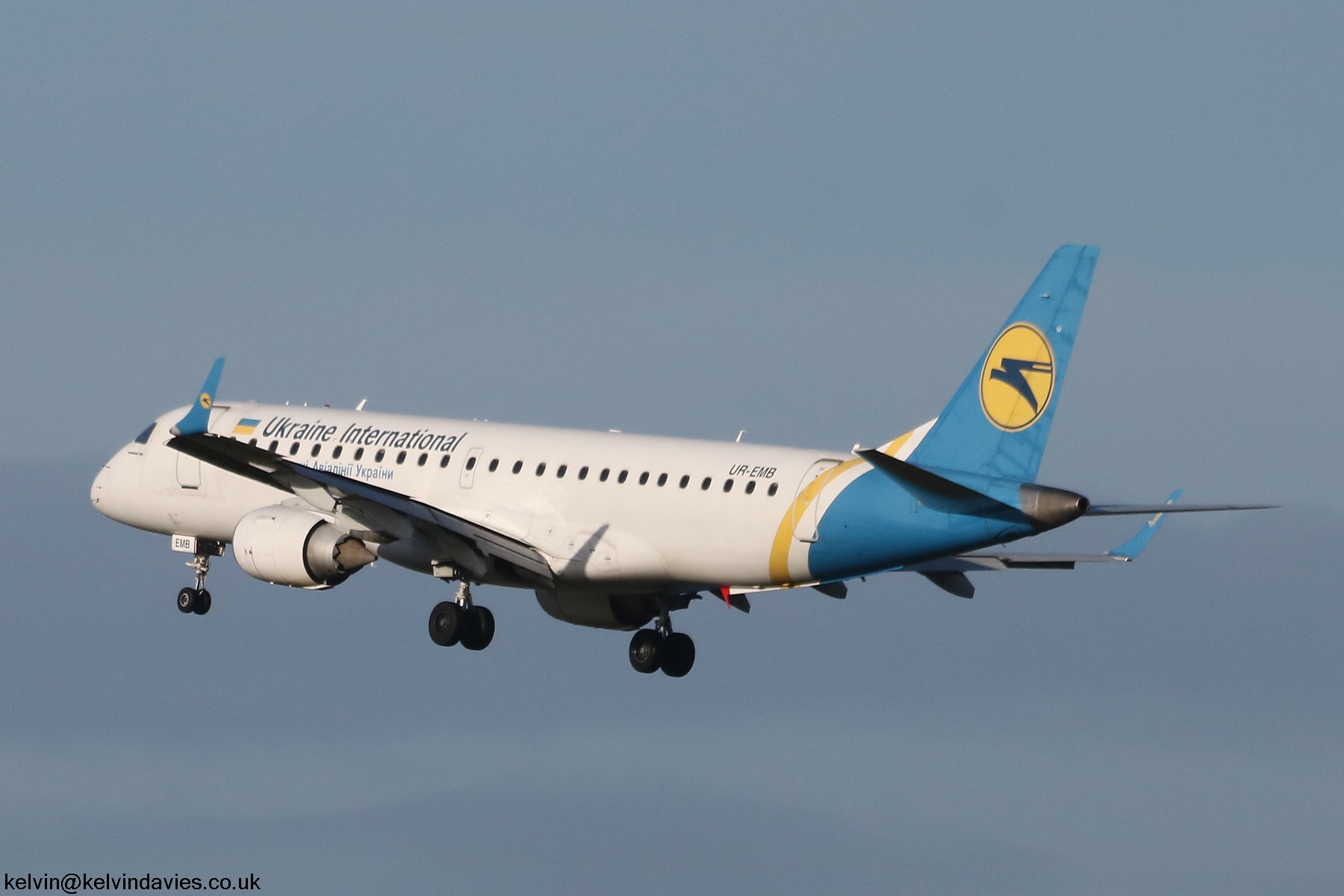 Ukraine International EMB-190 UR-EMB