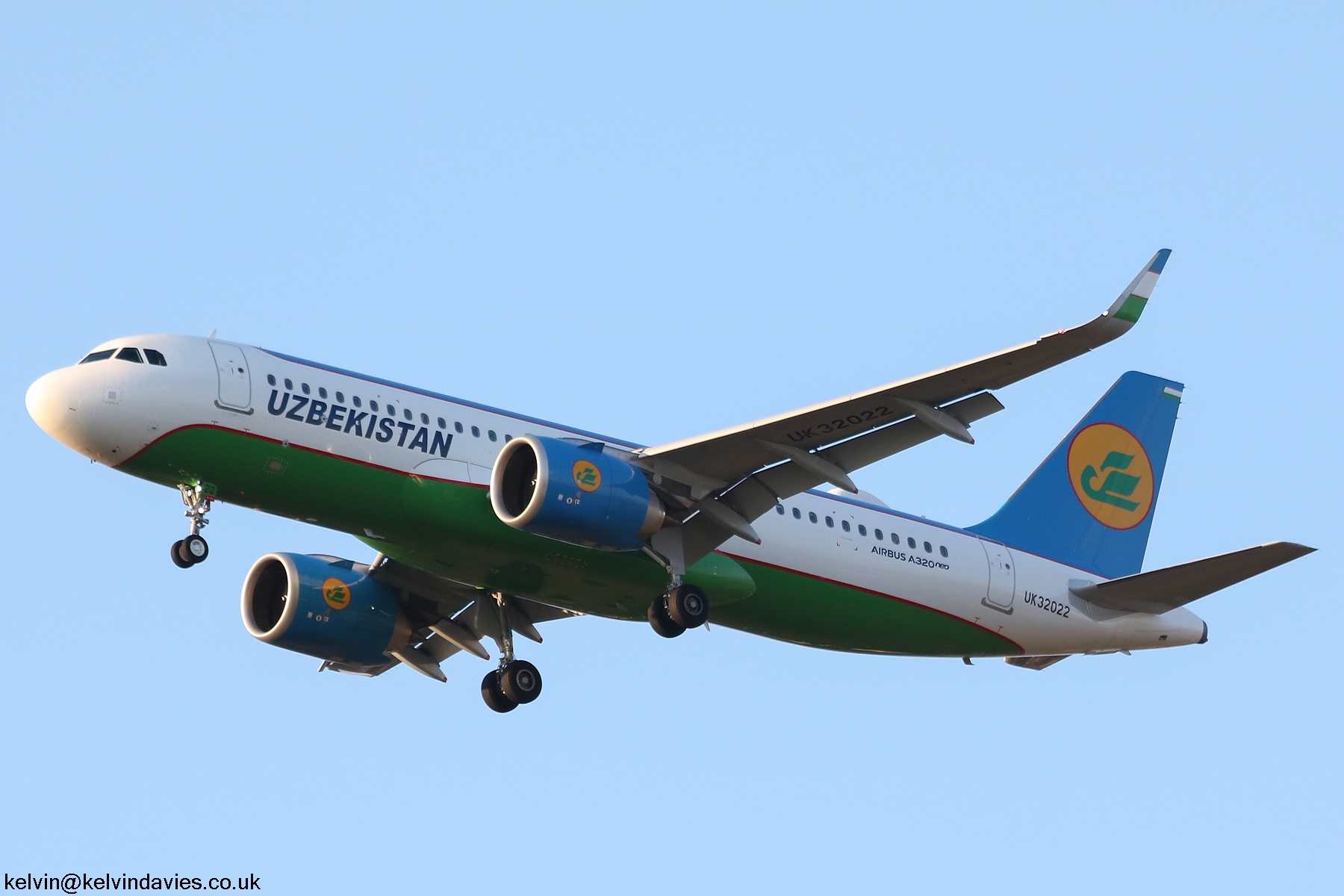 Uzbekistan Airways A320 UK32022