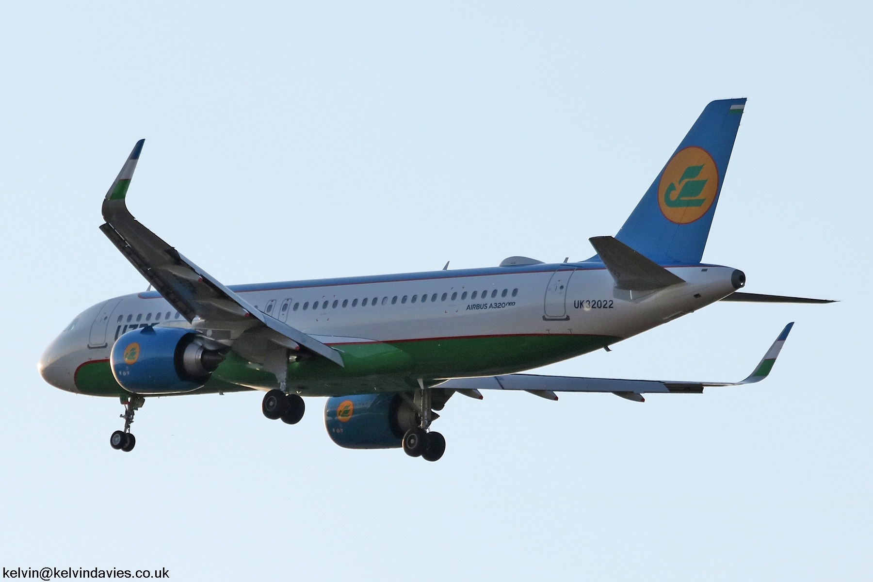 Uzbekistan Airways A320 UK32022