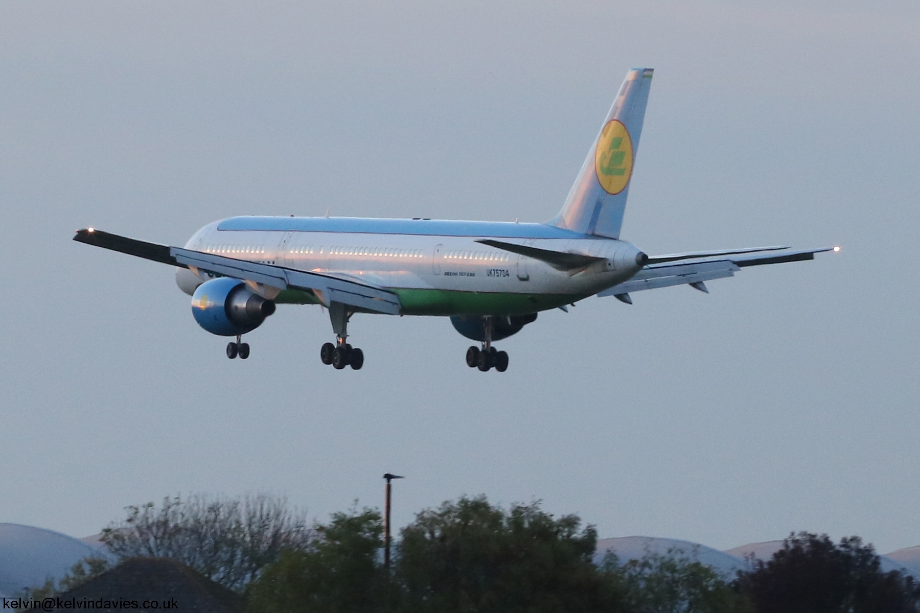 Uzbekistan Airways 757 UK75704