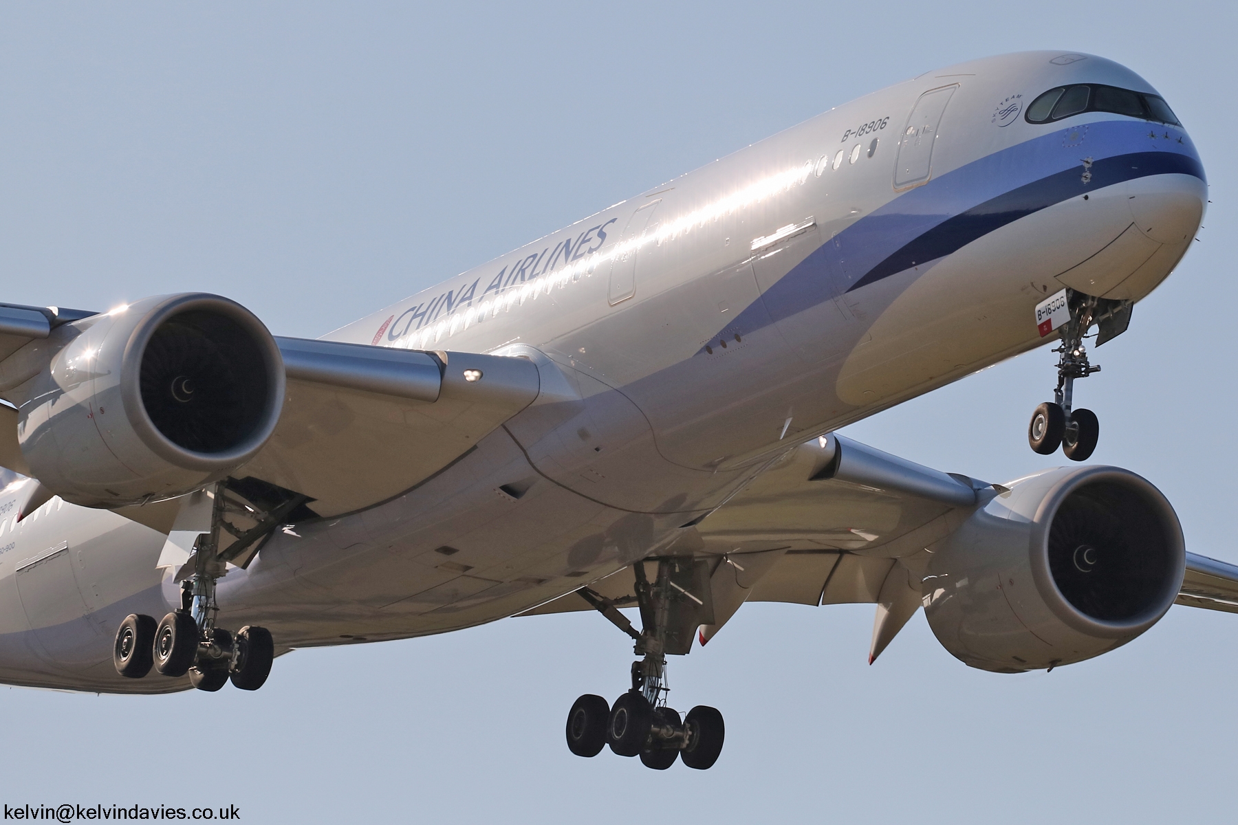 China Airlines A3501 B-18906