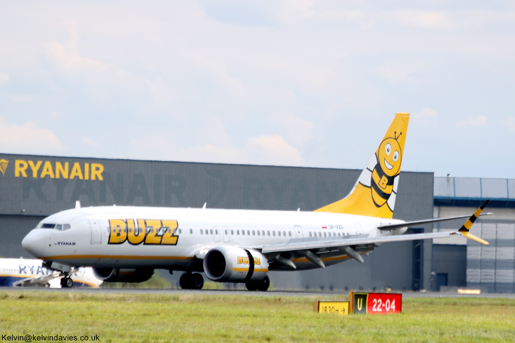 Buzz 737MAX-8 SP-RZD