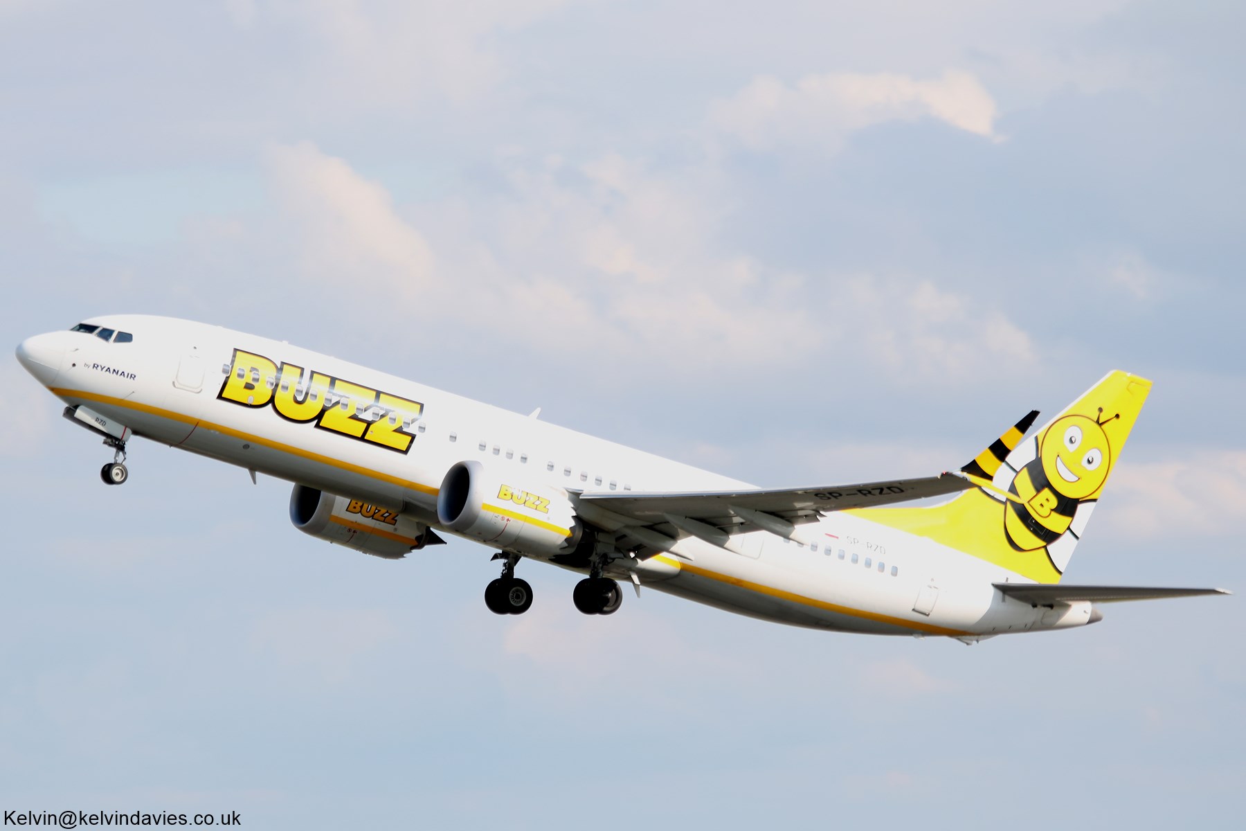Buzz 737MAX-8 SP-RZD