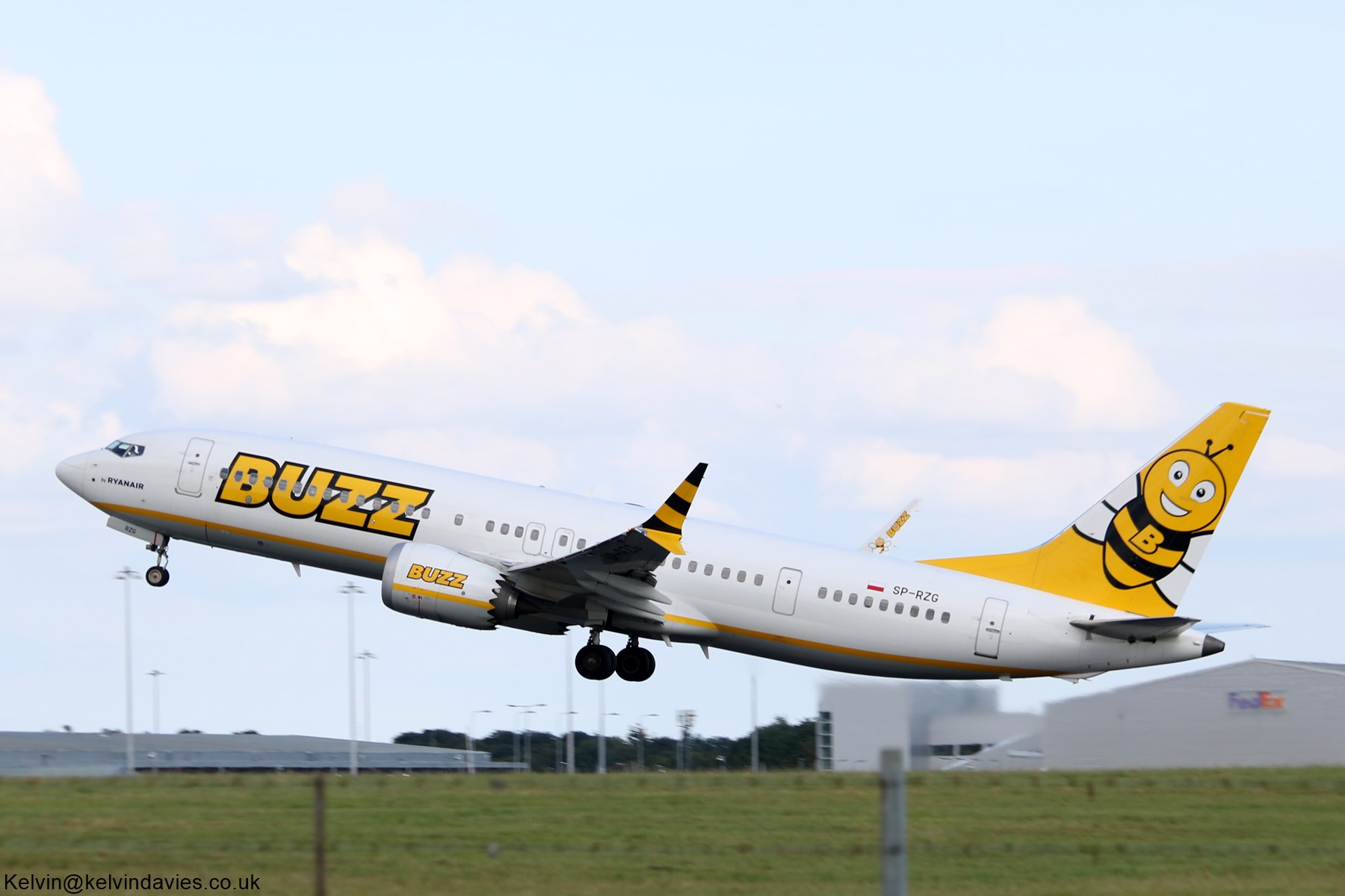 Buzz 737MAX-8 SP-RZG
