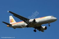 Iberia A320 EC-HDT