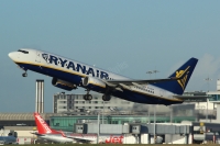 Ryanair 737 EI-DCW