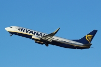 Ryanair 737 EI-DCW