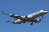 United Airlines 757 N19130