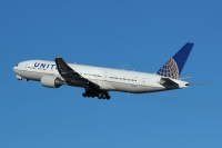United Airlines 777 N204UA