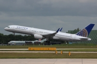 United Airlines 757 N21108