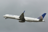 United Airlines 757 N33103