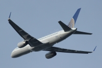 United Airlines 757 N33132