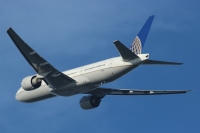 United Airlines 777 N78001