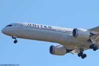 United Airlines 787 N12003