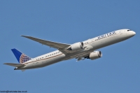 United Airlines 787 N12005