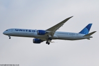 United Airlines 787 N12010