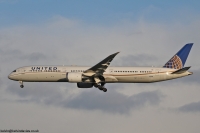 United Airlines 787 N16008