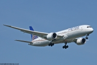 United Airlines 787 N17963