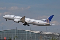United Airlines 787 N19951