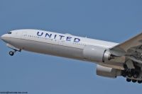 United Airlines 777 N2142U