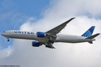 United Airlines 777 N2352U
