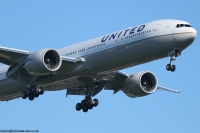 United Airlines 777 N2747U