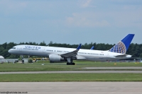 United Airlines 757 N34137