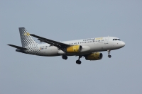 Vueling Airlines A320 EC-LRY