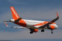 easyJet A320 G-EZOM