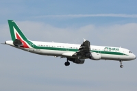 Alitalia A321 EI-IXJ