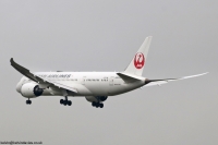 Japan Airlines 787 JA833J