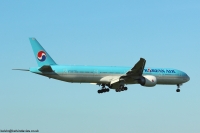 Korean Air 777 HL8217