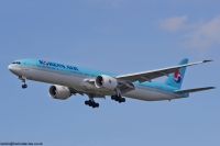 Korean Air 777 HL8275