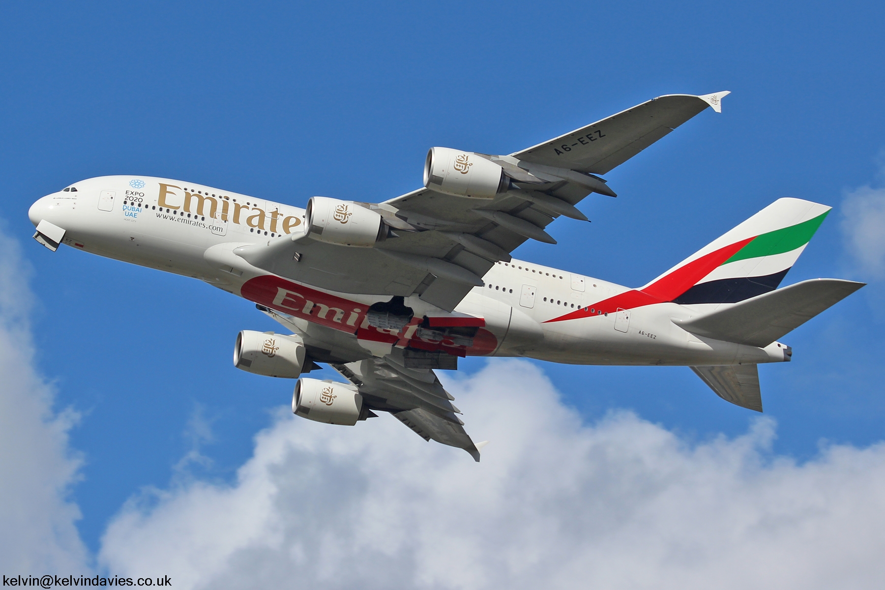 Emirates A380 A6-EEZ