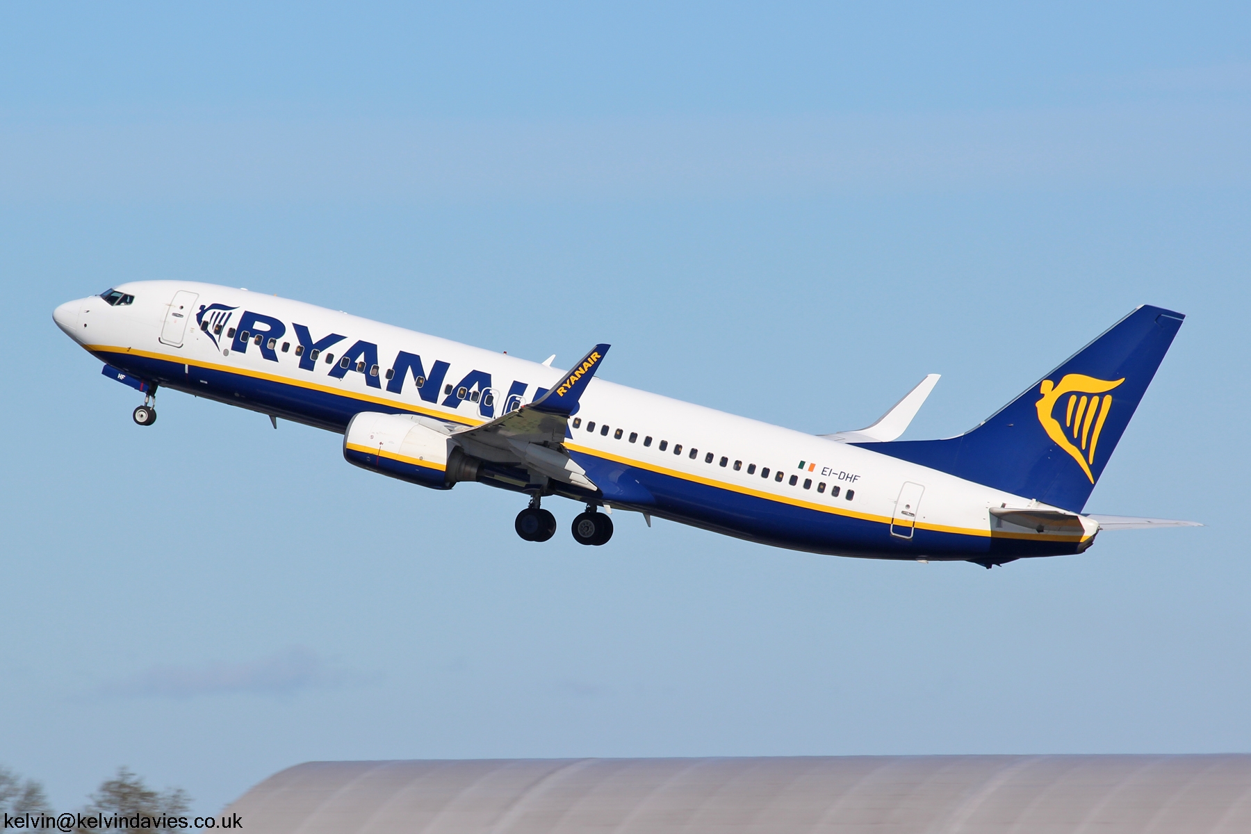Ryanair 737NG EI-DHF