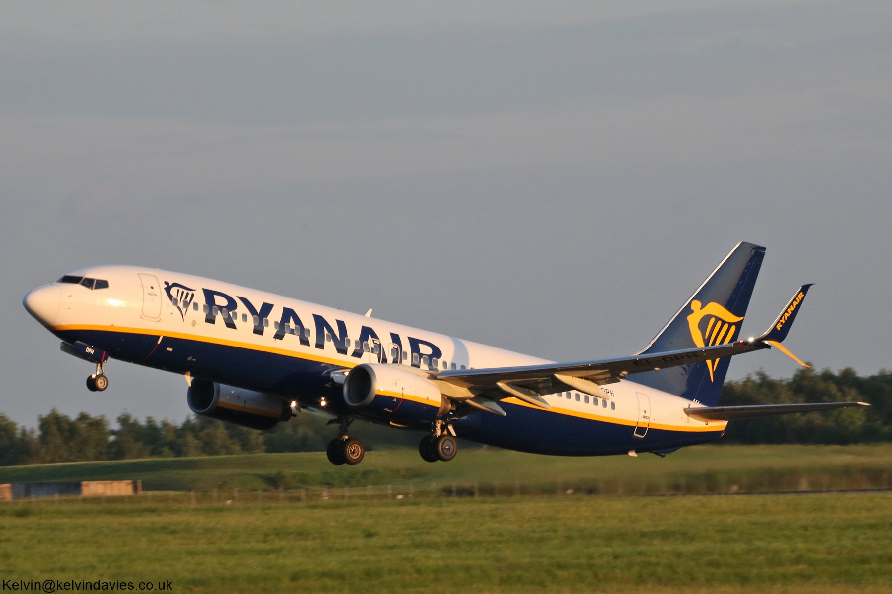 Ryanair 737 EI-DPH