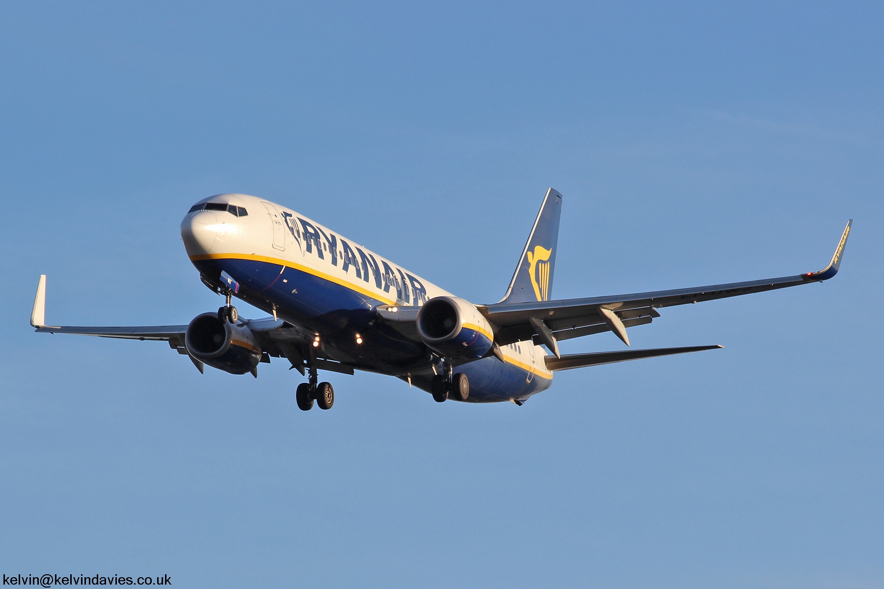 Ryanair 737NG EI-DWZ