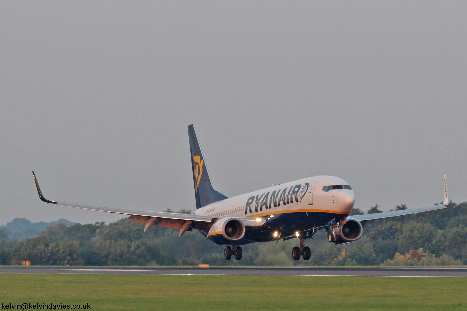 Ryanair 737 EI-EFM