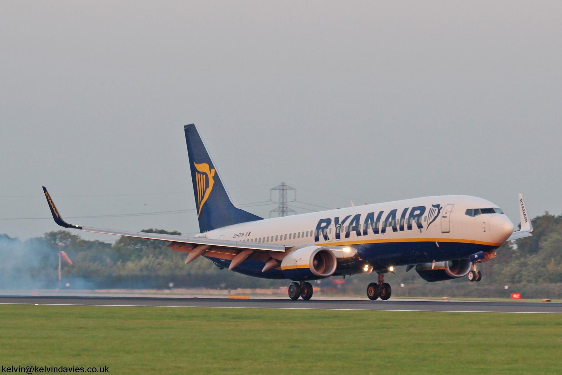 Ryanair 737 EI-EFM